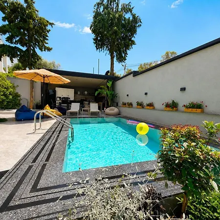 Joan Luxury With Private Pool & Gym * Tirana