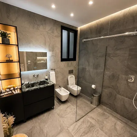 Joan Luxury With Private Pool & Gym