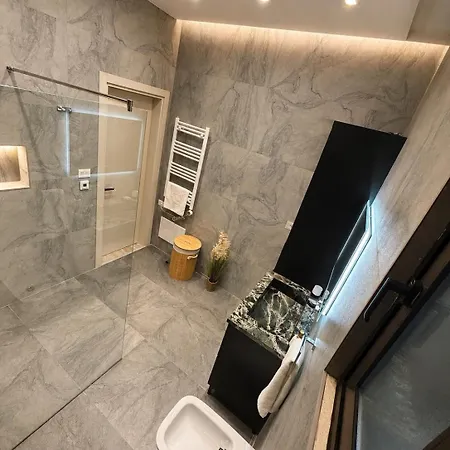 Joan Luxury With Private Pool & Gym Appartement Tirana
