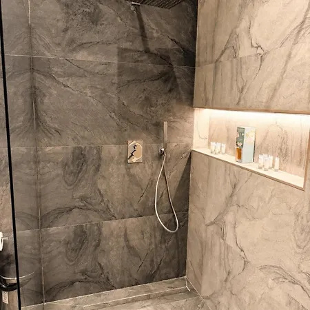 Appartement Joan Luxury With Private Pool & Gym Tirana