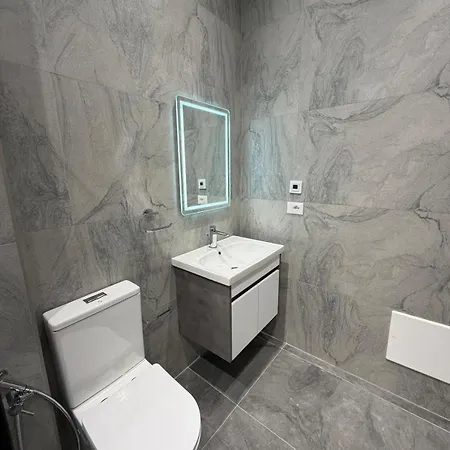 Joan Luxury With Private Pool & Gym Appartement Tirana