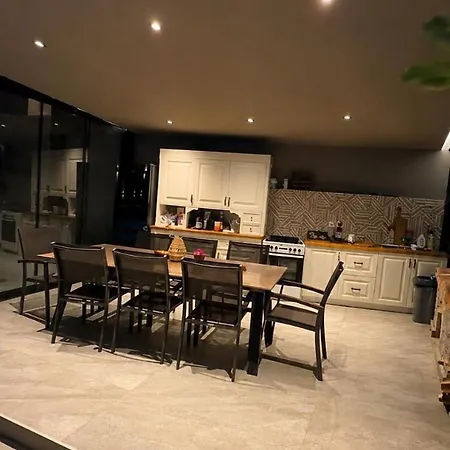 Joan Luxury With Private Pool & Gym Appartement Tirana