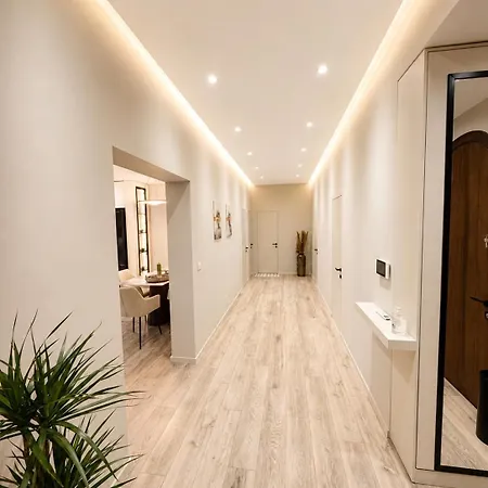 Joan Luxury With Private Pool & Gym * Tirana