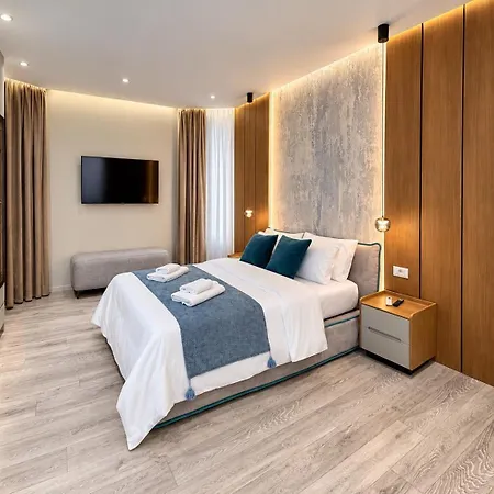 Joan Luxury With Private Pool & Gym Apartment