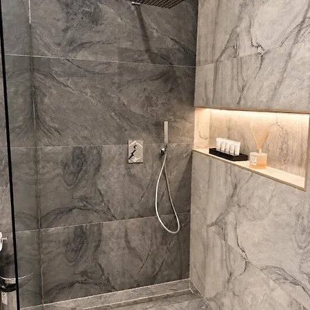 Joan Luxury With Private Pool & Gym