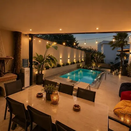 Apartment Joan Luxury With Private Pool & Gym Tirana
