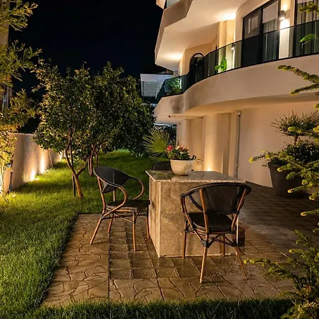 Joan Luxury With Private Pool & Gym Apartment