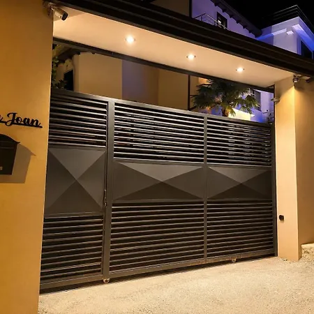 Joan Luxury With Private Pool & Gym Tirana